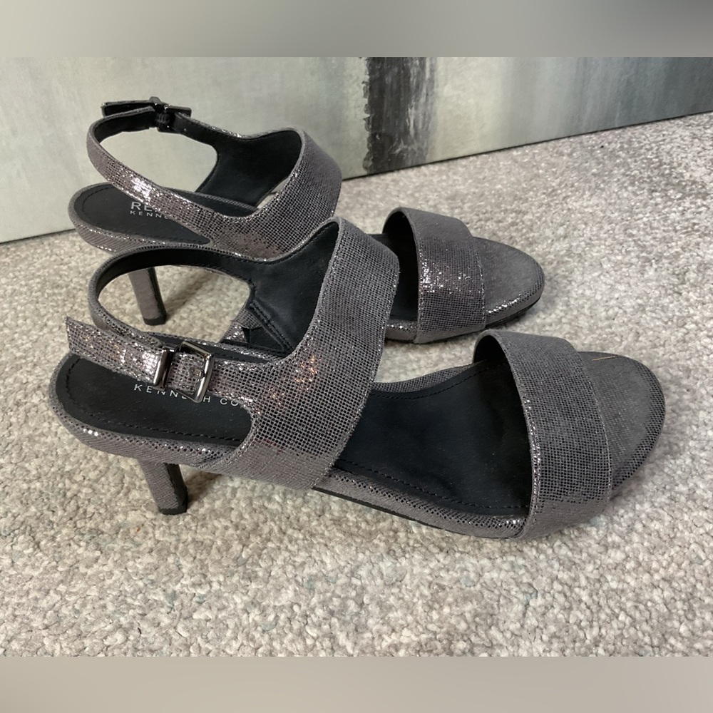Kenneth Cole Reaction Dee Two Band Pewter Shimmery Slingback Sandals Size 7 NIB - Picture 4 of 15